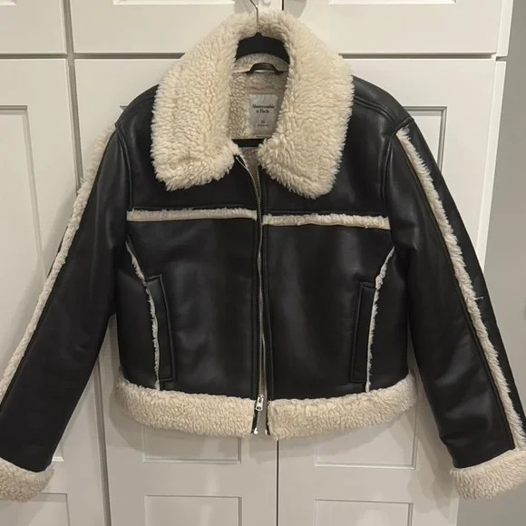 Abercrombie & Fitch Black and Cream Leather Jacket with Shearling Collar. - Picture 1 of 3